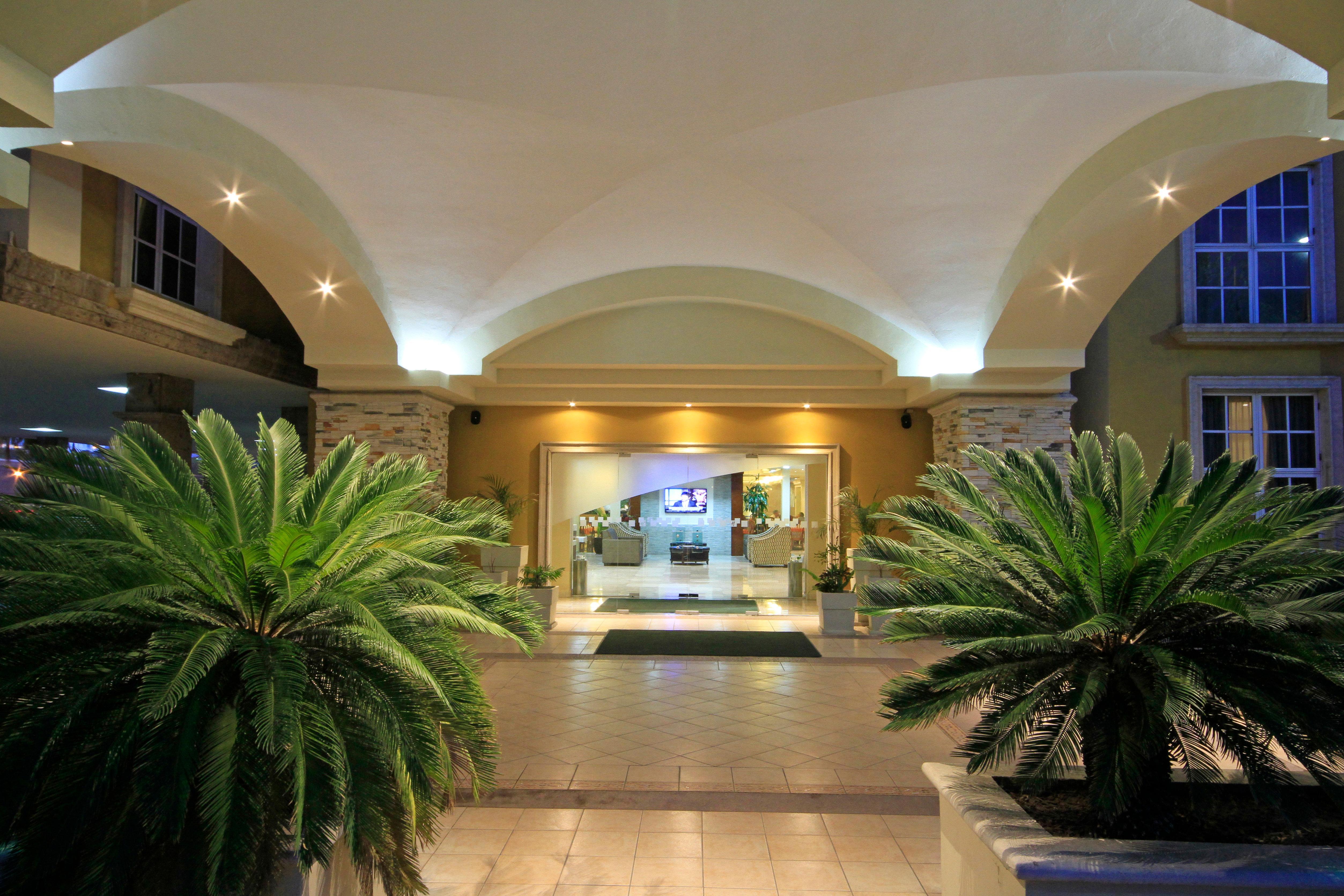 Holiday Inn Monclova By Ihg Екстериор снимка