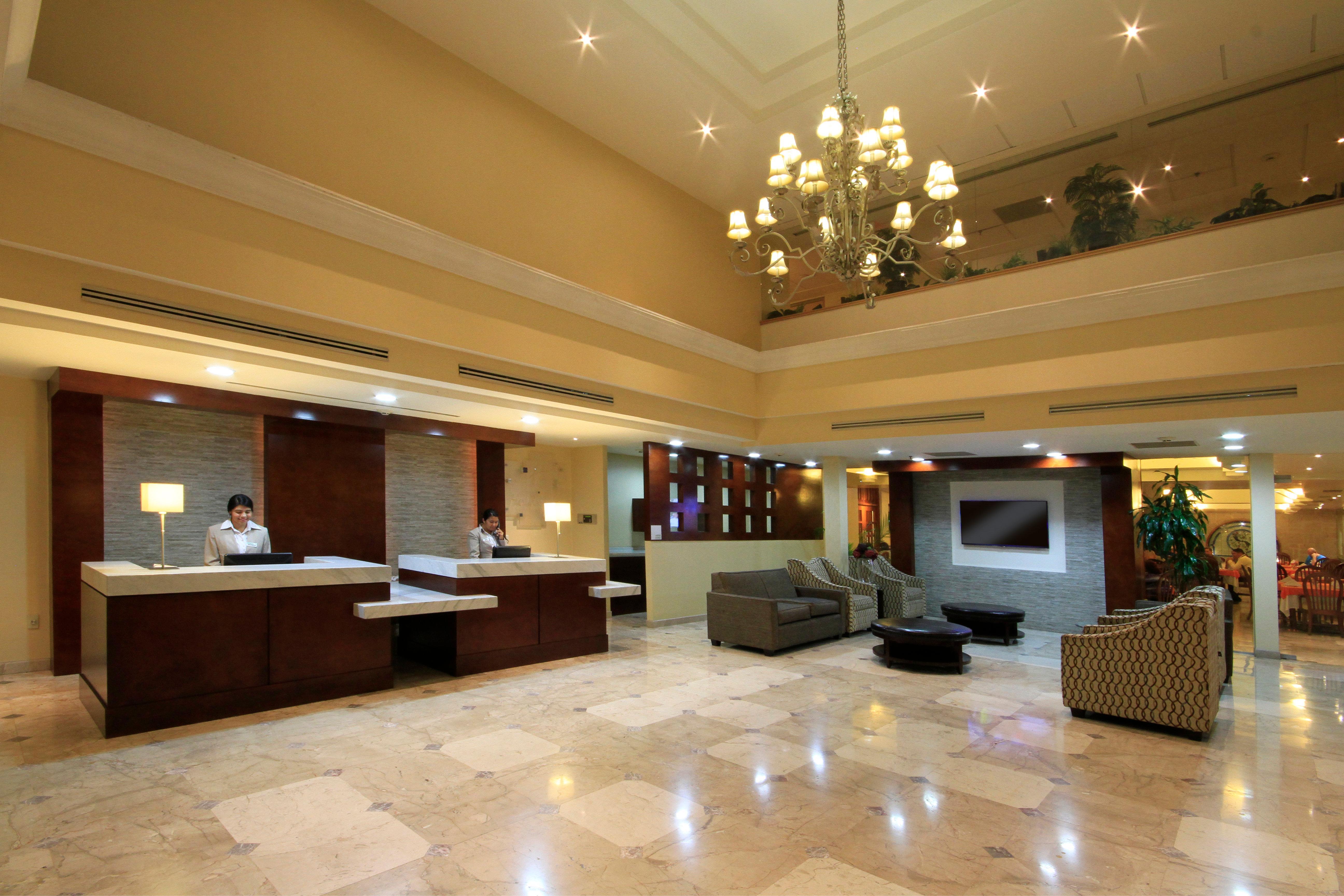 Holiday Inn Monclova By Ihg Екстериор снимка