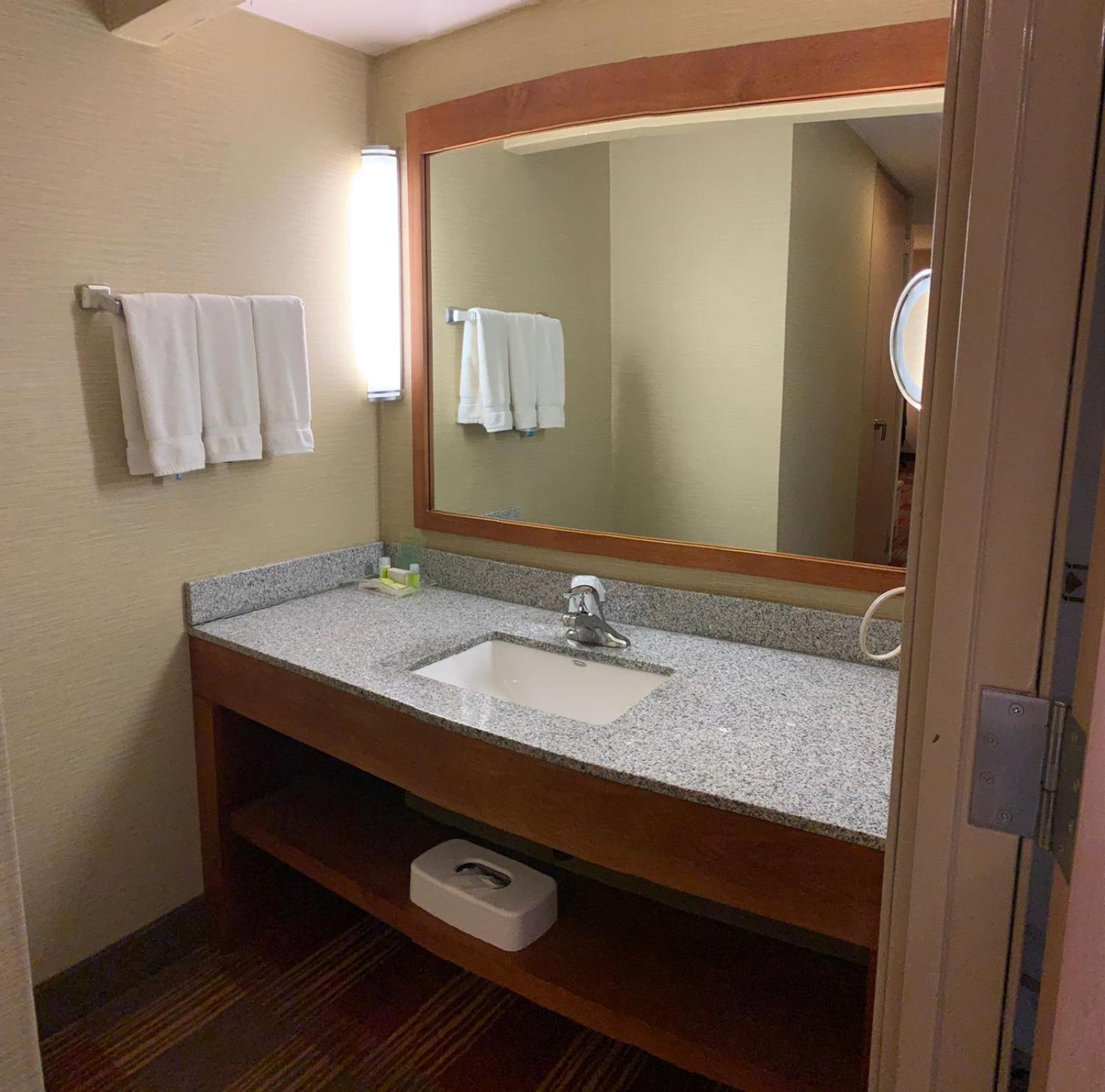 Holiday Inn Monclova By Ihg Екстериор снимка