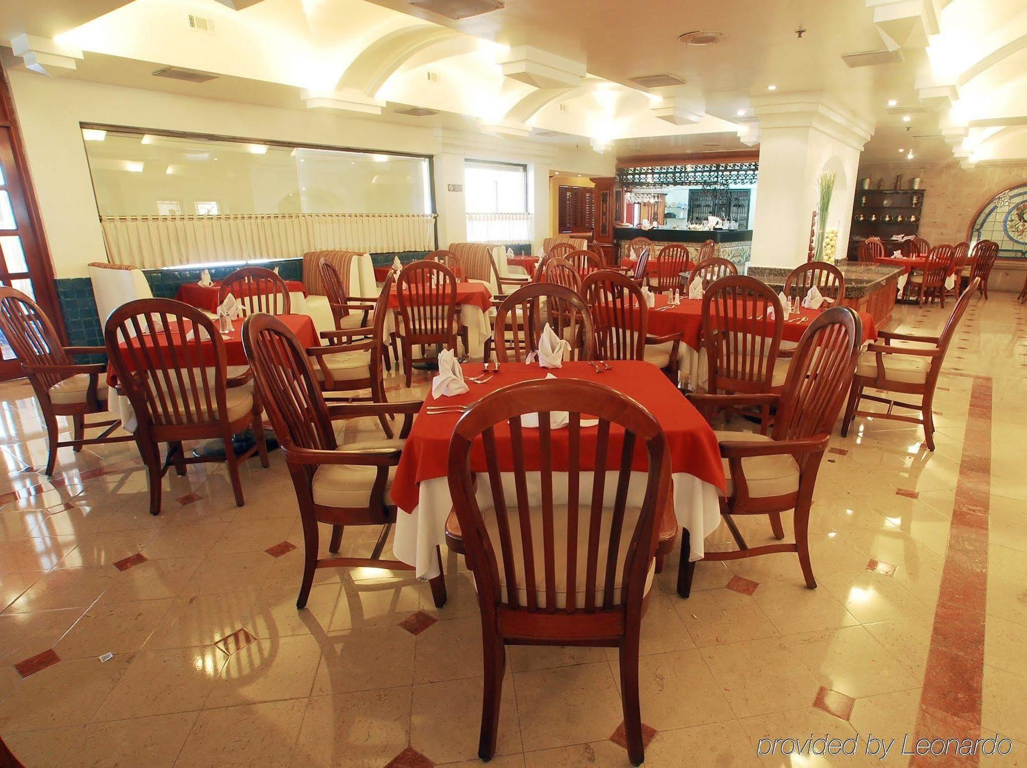 Holiday Inn Monclova By Ihg Екстериор снимка